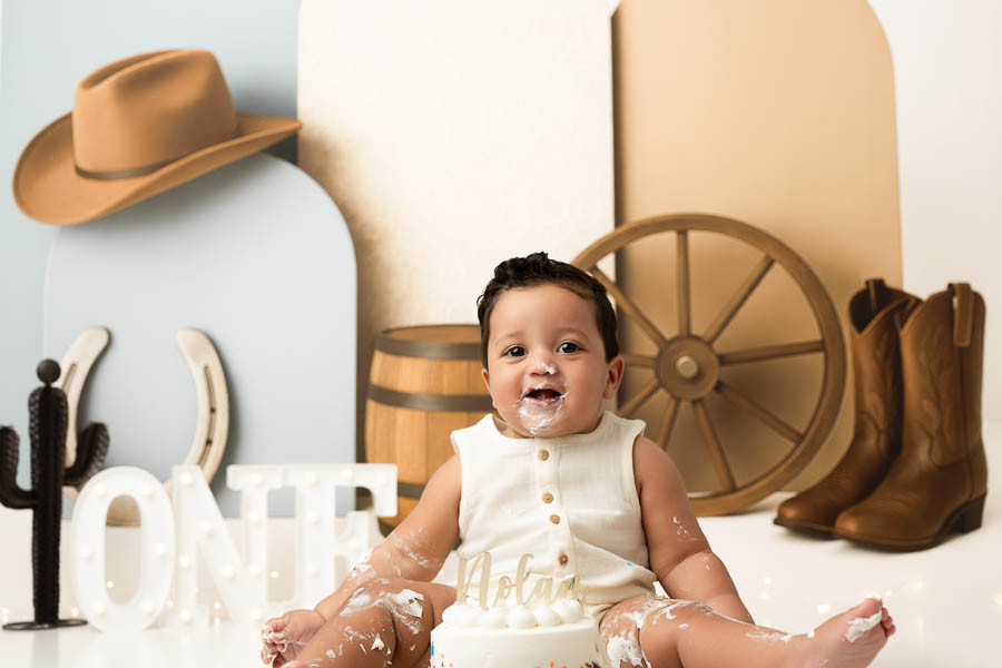 Eutral Cake Smash Photography Session For First Birthday Portraits